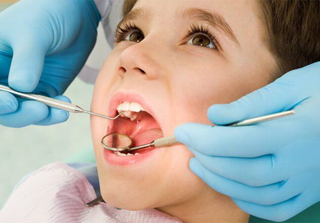 Болят ли молочные зубы от кариеса?